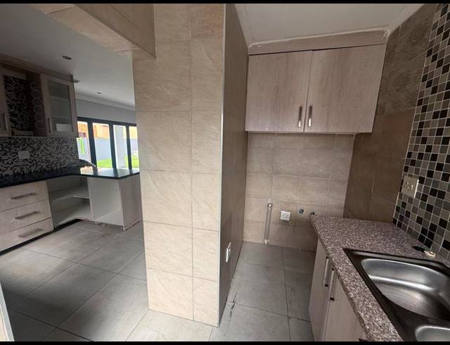 4 BEDROOM PROPERTY TO RENT IN SUMMERFIELDS ESTATE